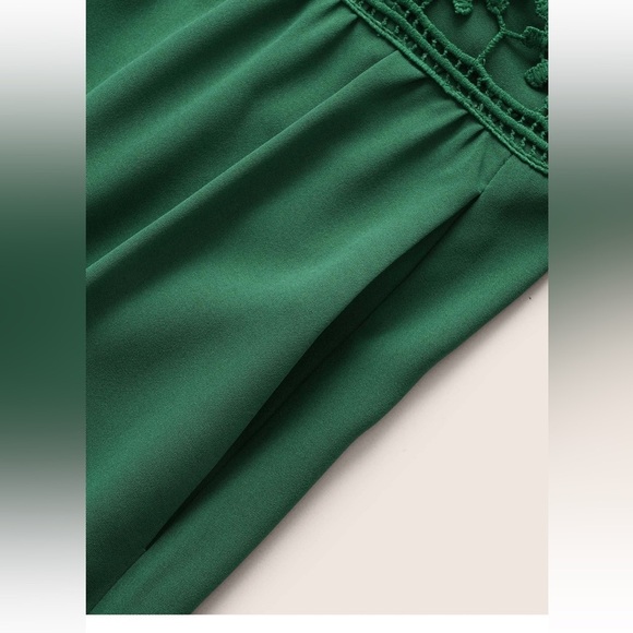 BloomChic Plain Elastic Waist Cut Out Lace Patchwork Dress - Picture 5 of 8